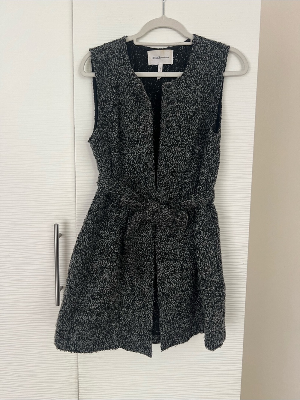 BCBGeneration Black & Gray Textured Sleeveless Tie-Waist jacket